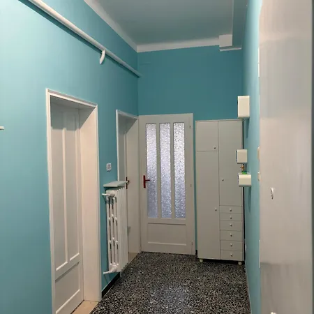 Vivi Aguilera Apartment *
